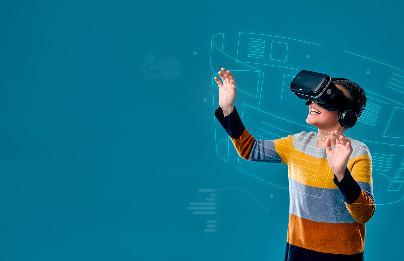 Chico usando auriculares y gafas de realidad virtual viendo pantallas flotantes en fondo azul